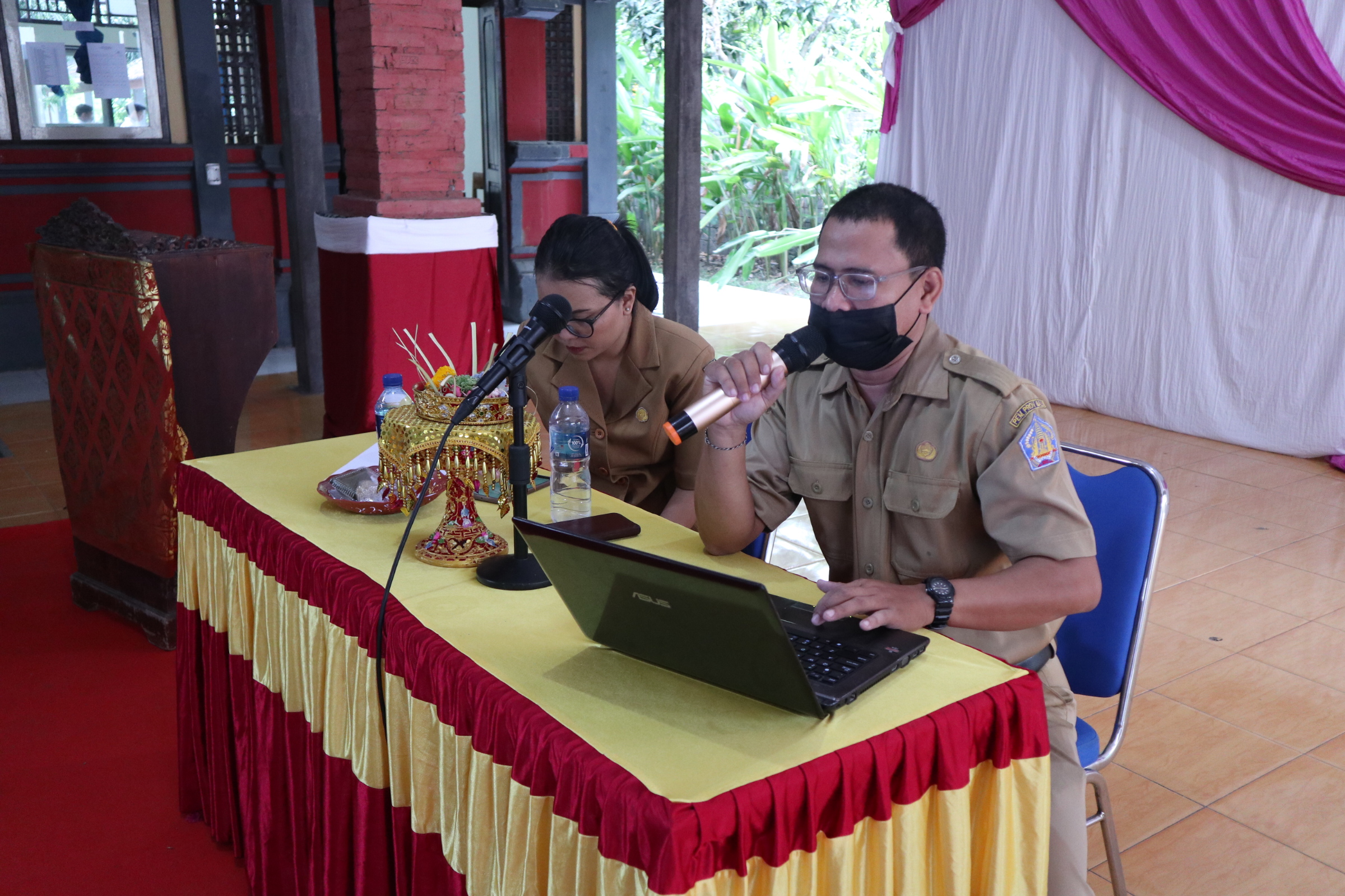 Pemberian Materi oleh Pak Sumenade