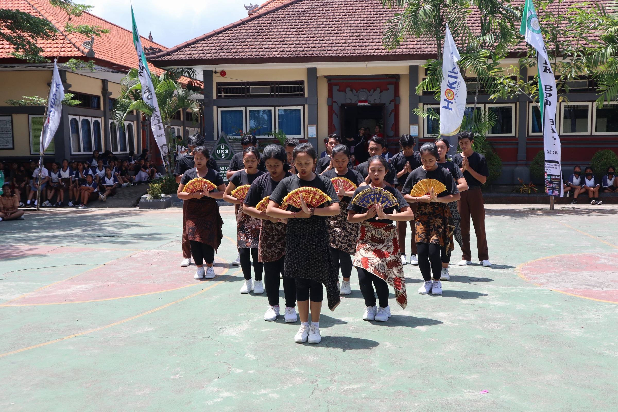 Lomba Yel-Yel