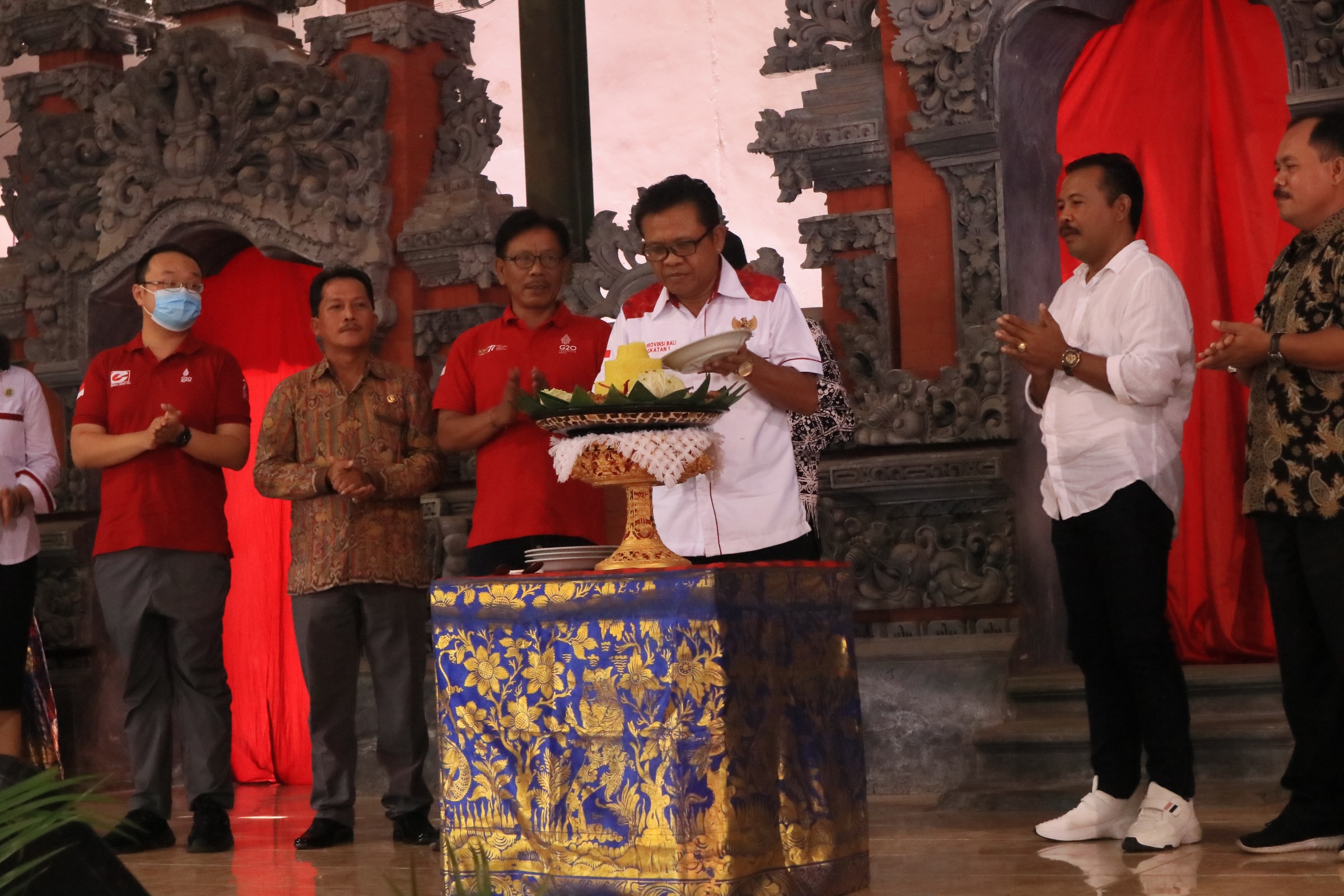Pemotongan Tumpeng dengan Rare Kual