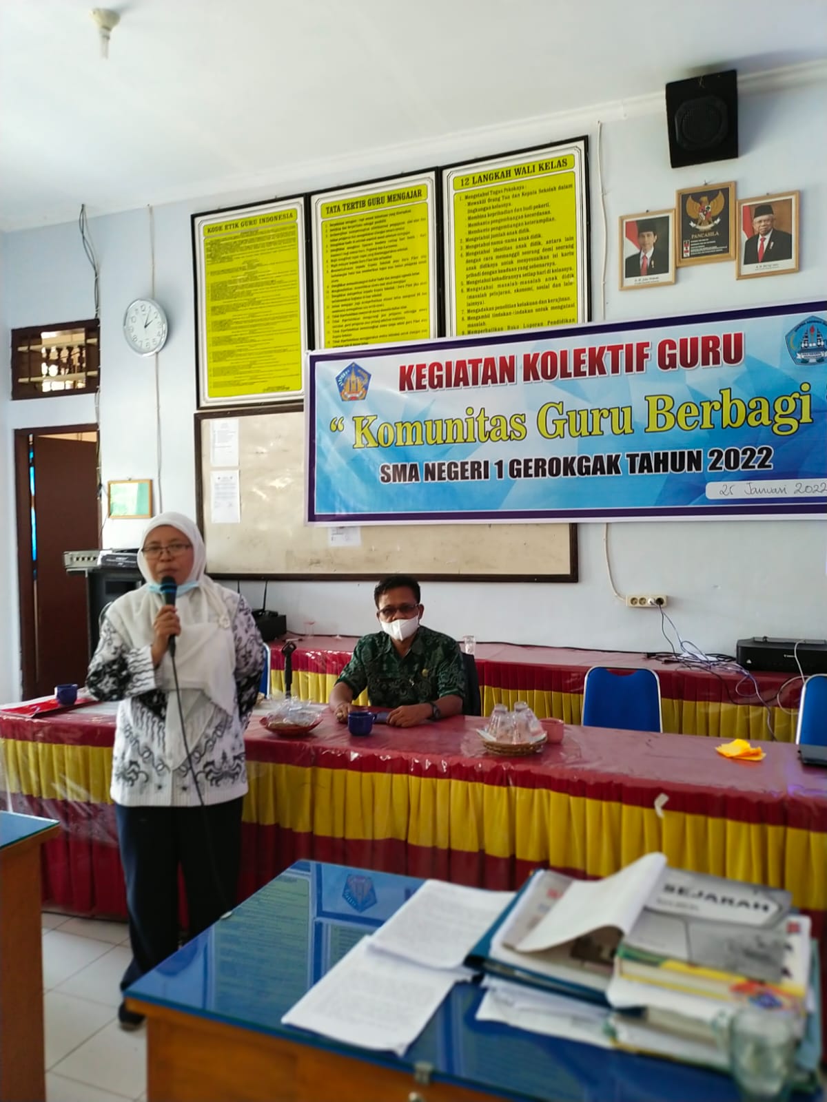 Pembahasan materi oleh Ibu Masifa