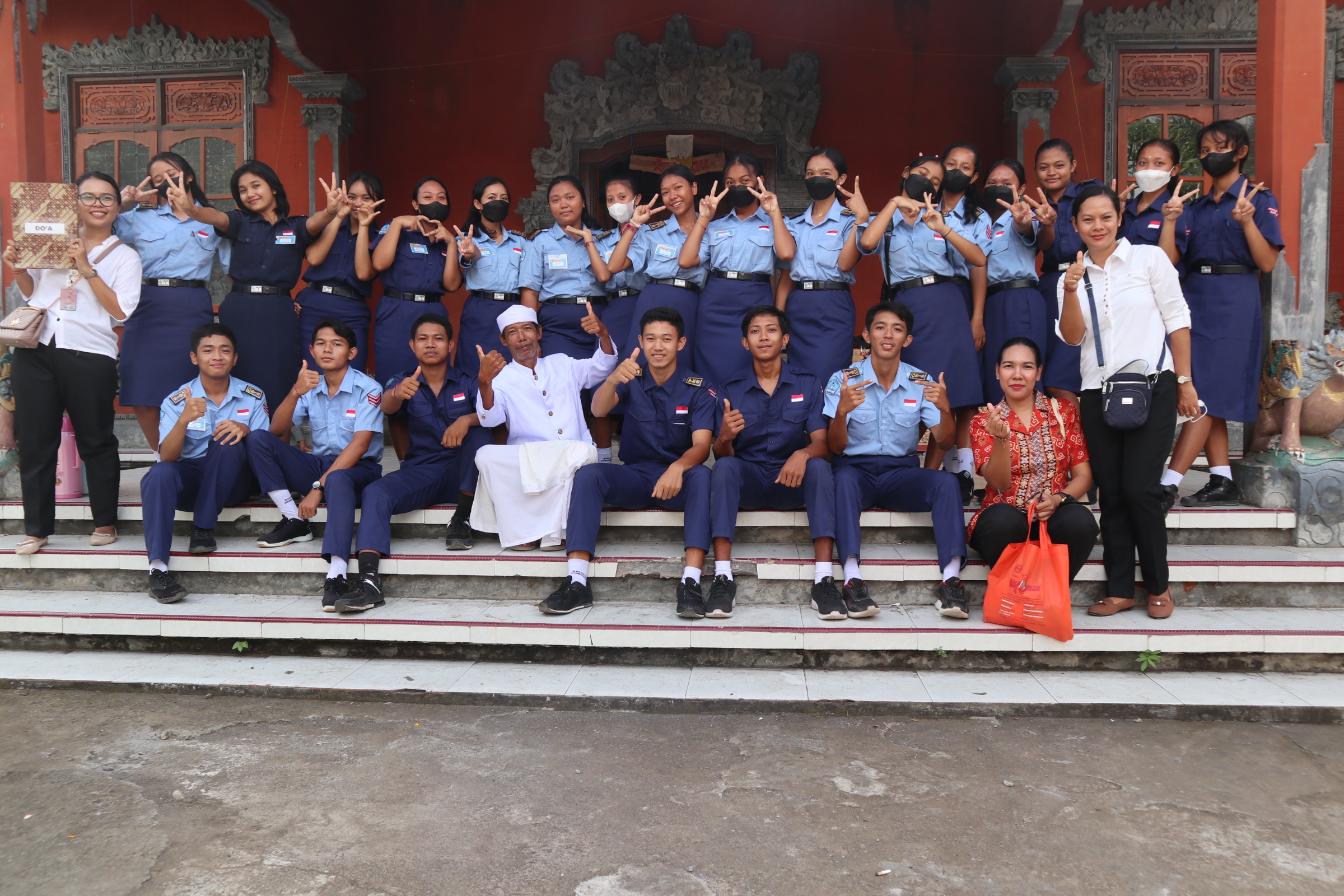 Panitia Pelaksana MPLS beserta OSIS & PKS