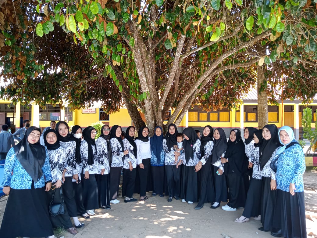SMAN 1 Konawe Selatan Memperingati Hari Guru Nasional