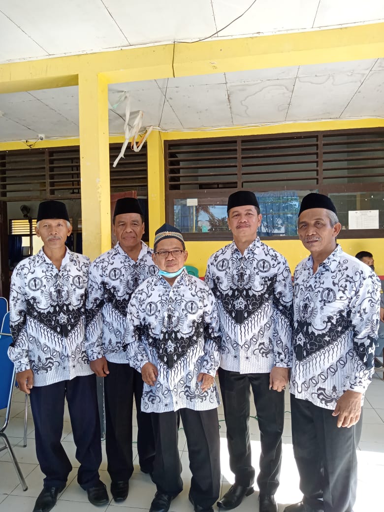 SMAN 1 Konawe Selatan Memperingati Hari Guru Nasional