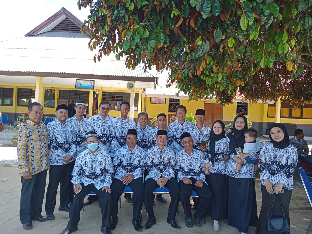 SMAN 1 Konawe Selatan Memperingati Hari Guru Nasional