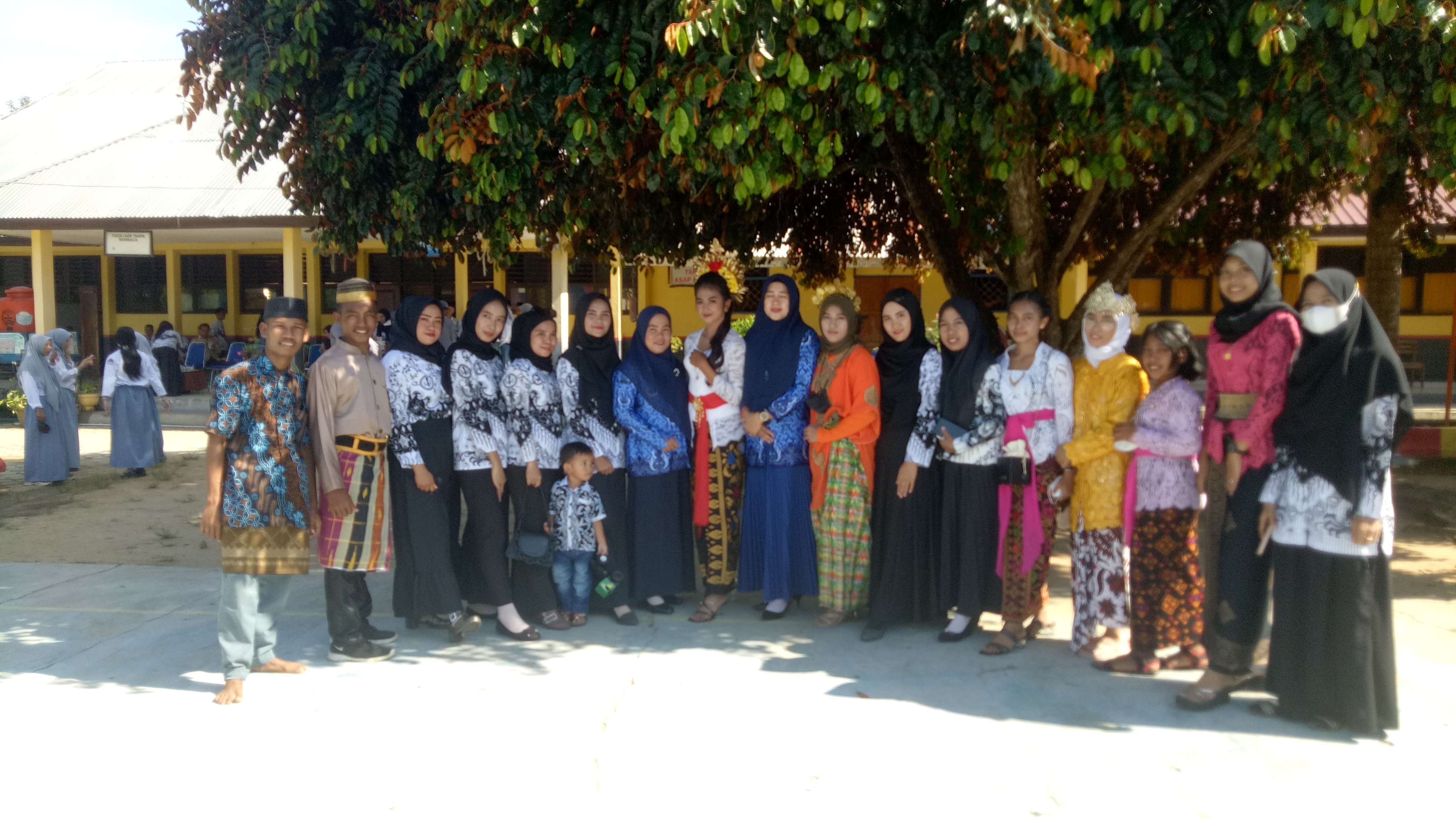 SMAN 1 Konawe Selatan Memperingati Hari Guru Nasional