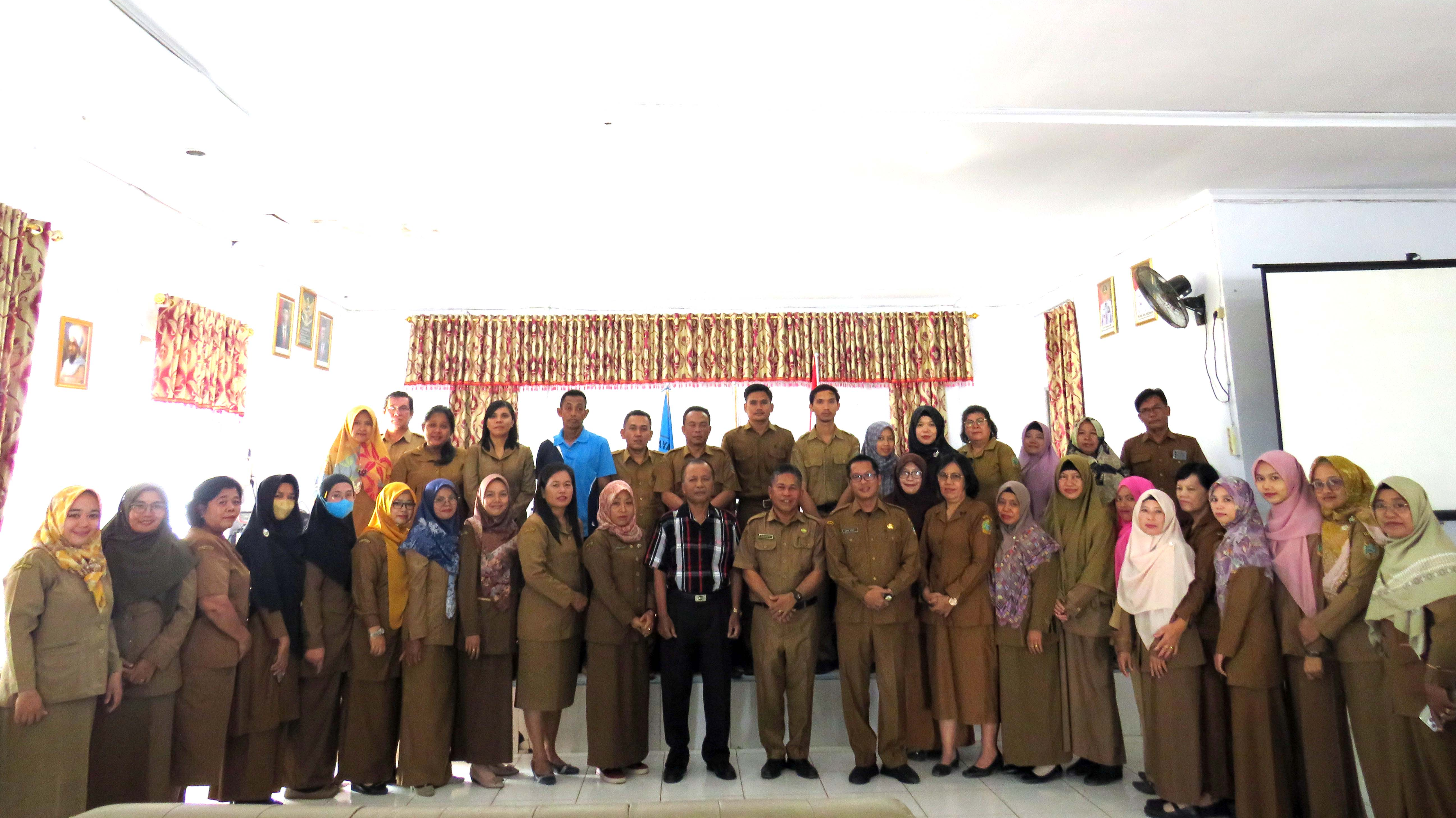 FOTO BERSAMA KEPALA CABANG DINAS WIL.V DAN DEWAN GURU