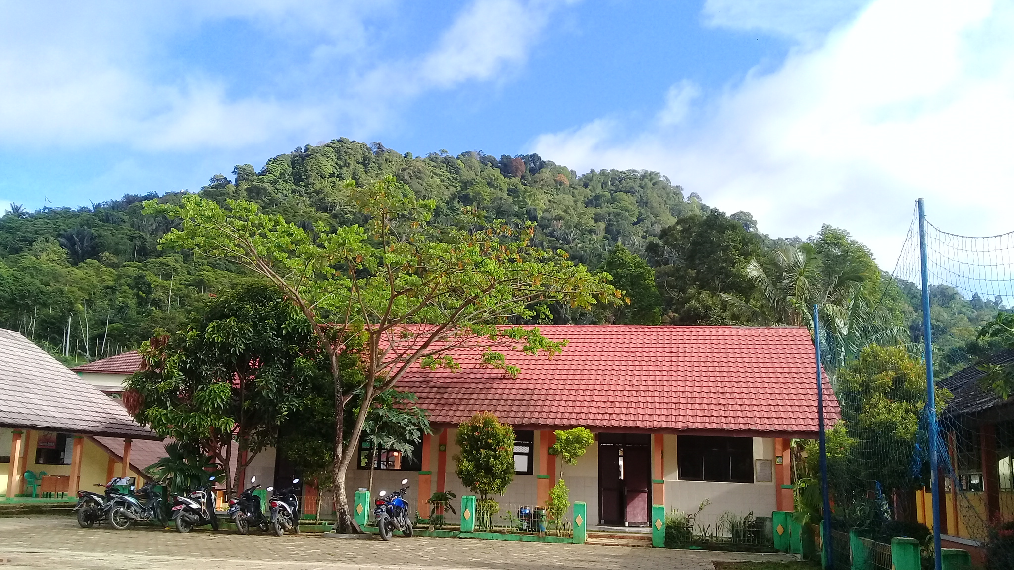 GEDUNG SEKOLAH