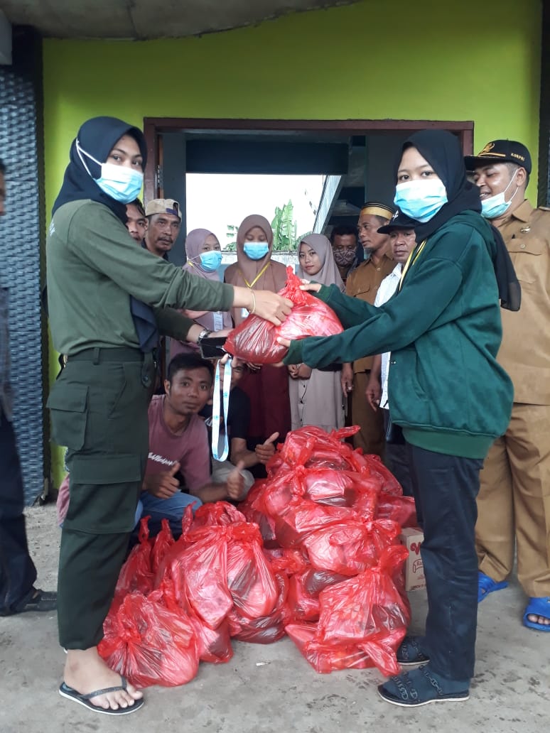 PENYERAHAN BANTUAN KEMANUSIAAN UNTUK KORBAN BANJIR BANDANG