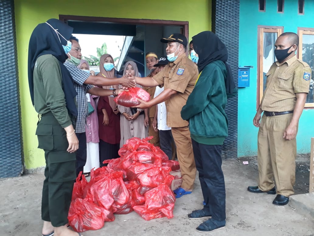 PENYERAHAN BANTUAN KEMANUSIAAN UNTUK KORBAN BANJIR BANDANG