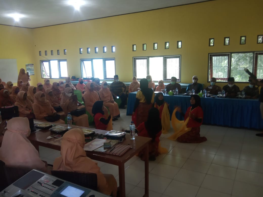 PELANTIKAN DHARMA WANITA SMAN 1 SOROMANDI TAHUN 2021