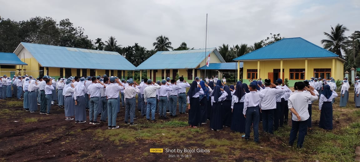 UPACARA BENDERA HARI SENIN
