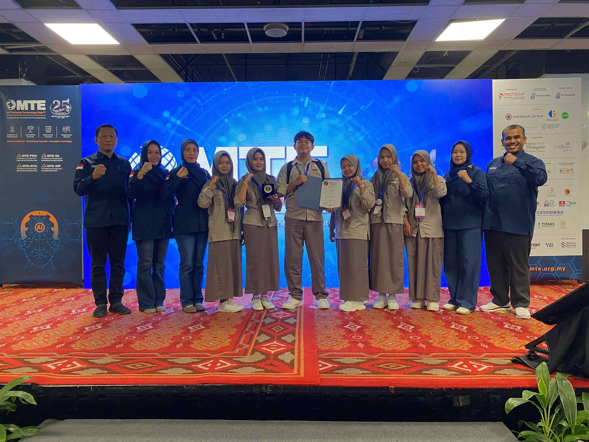 SMA NEGERI 3 BENGKULU TENGAH BORONG MEDALI DI MALAYSIA TECHNOLOGY EXPO 2026