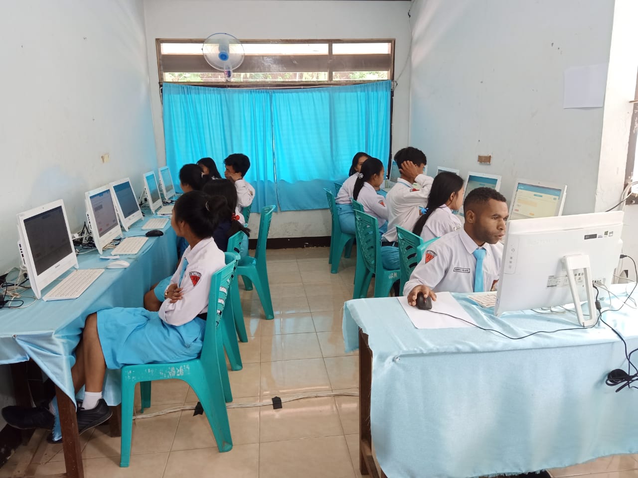 Kegiatan Praktikum di SMA Pelita Rantepao