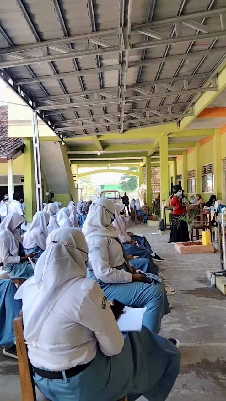 Kegiatan Vaksinasi Covid-19 di SMA PGRI KUWU