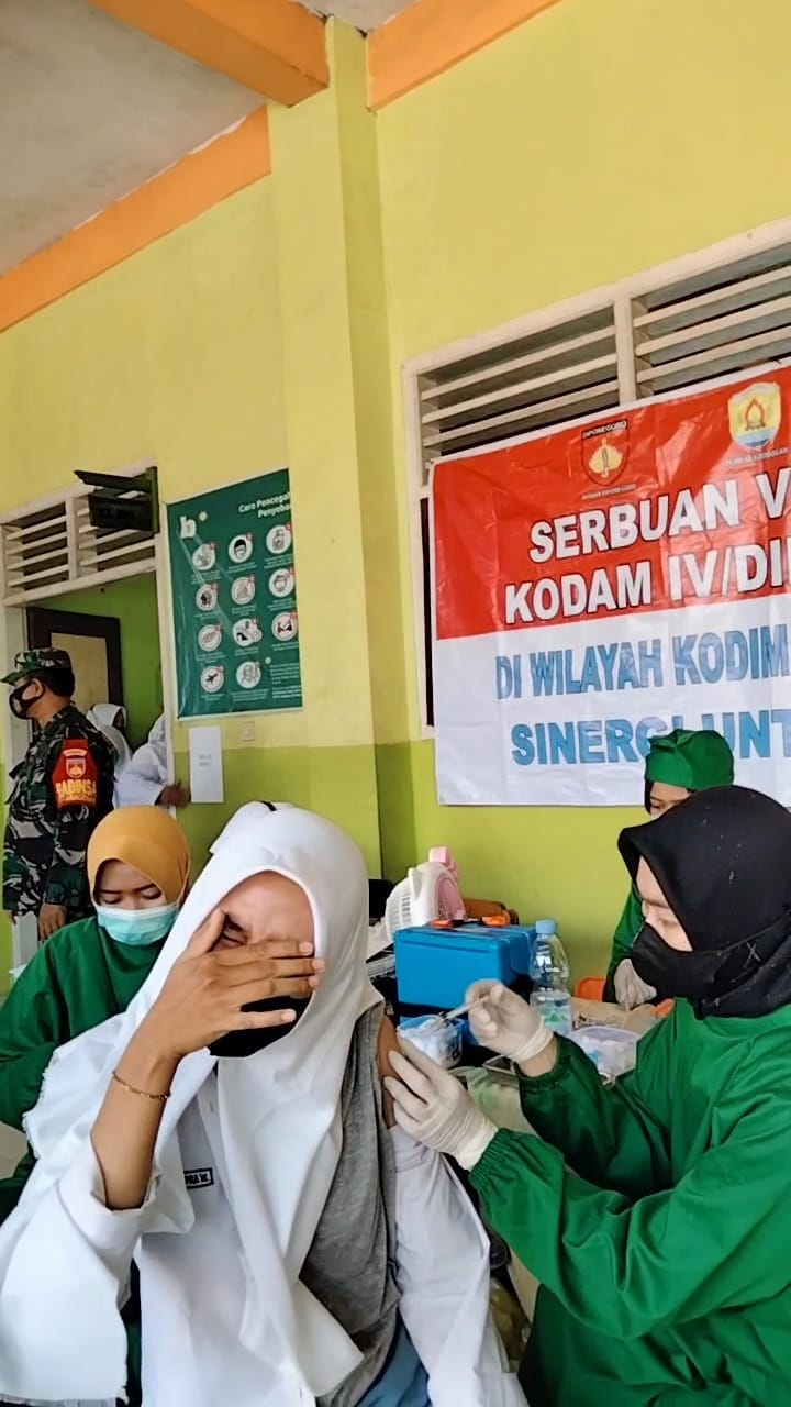 Kegiatan Vaksinasi Covid-19 di SMA PGRI KUWU