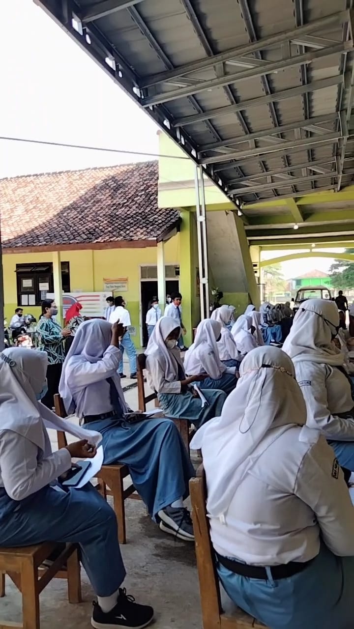 Kegiatan Vaksinasi Covid-19 di SMA PGRI KUWU