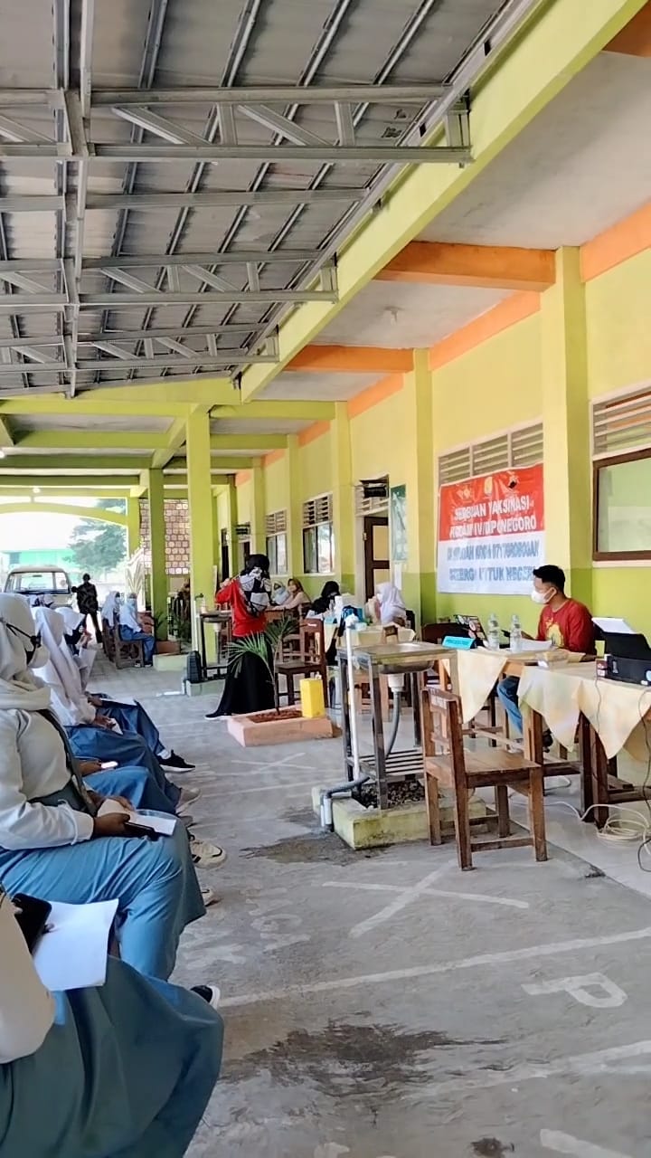 Kegiatan Vaksinasi Covid-19 di SMA PGRI KUWU