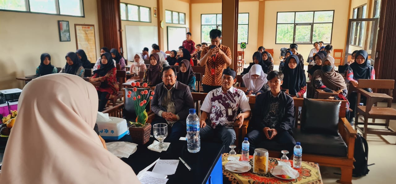 Suasana kegiatan peluncuran logo Gerlip