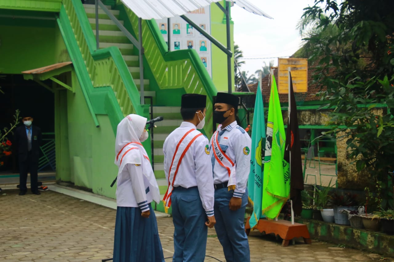 KEGIATAN UPACARA BENDERA