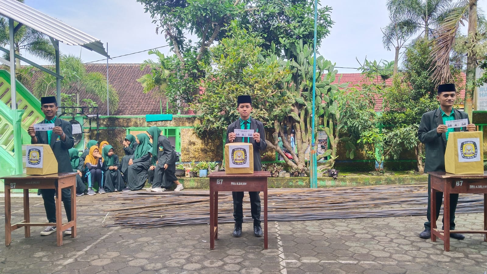 pemilihan osis SMA ROUDLATUSSALAM