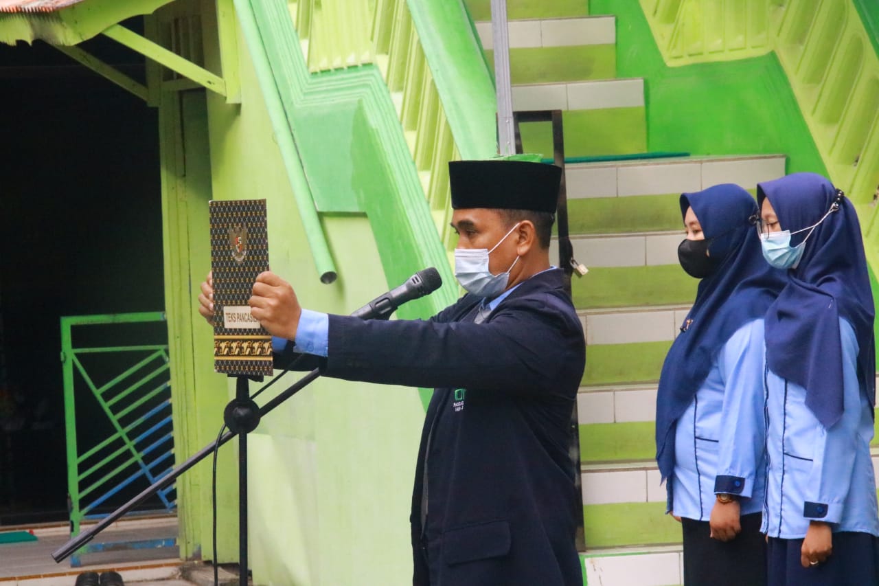 KEGIATAN UPACARA BENDERA