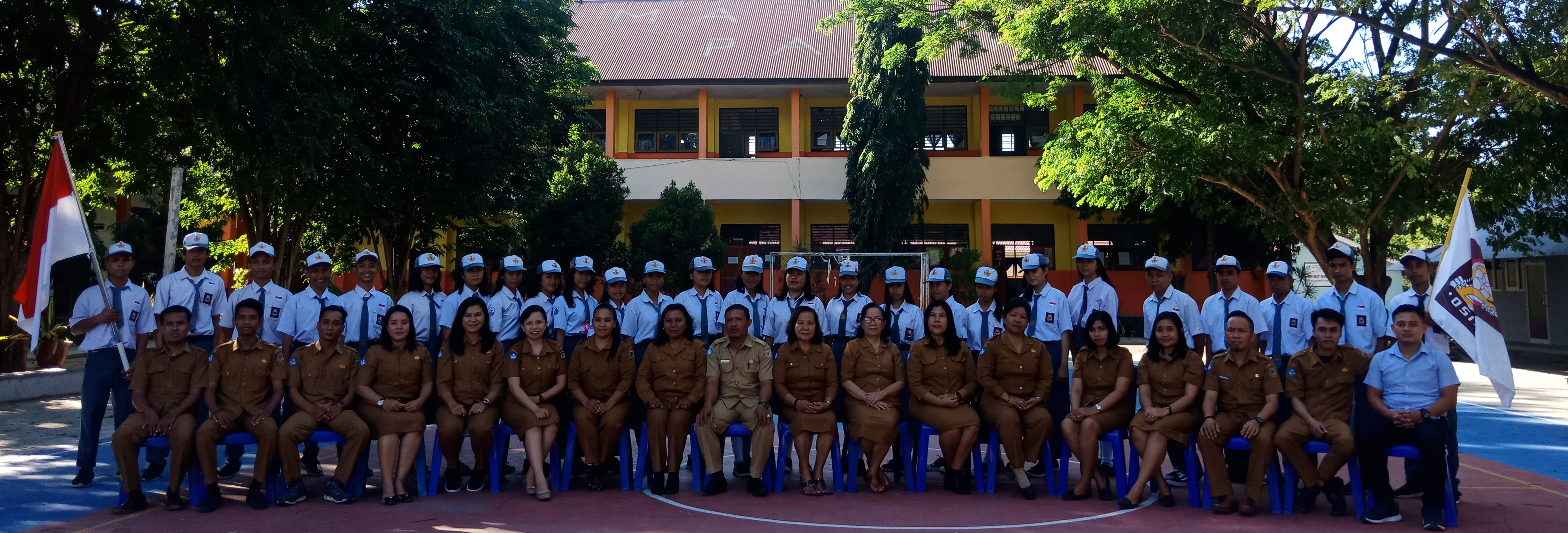 Guru bersama pengurus Osis
