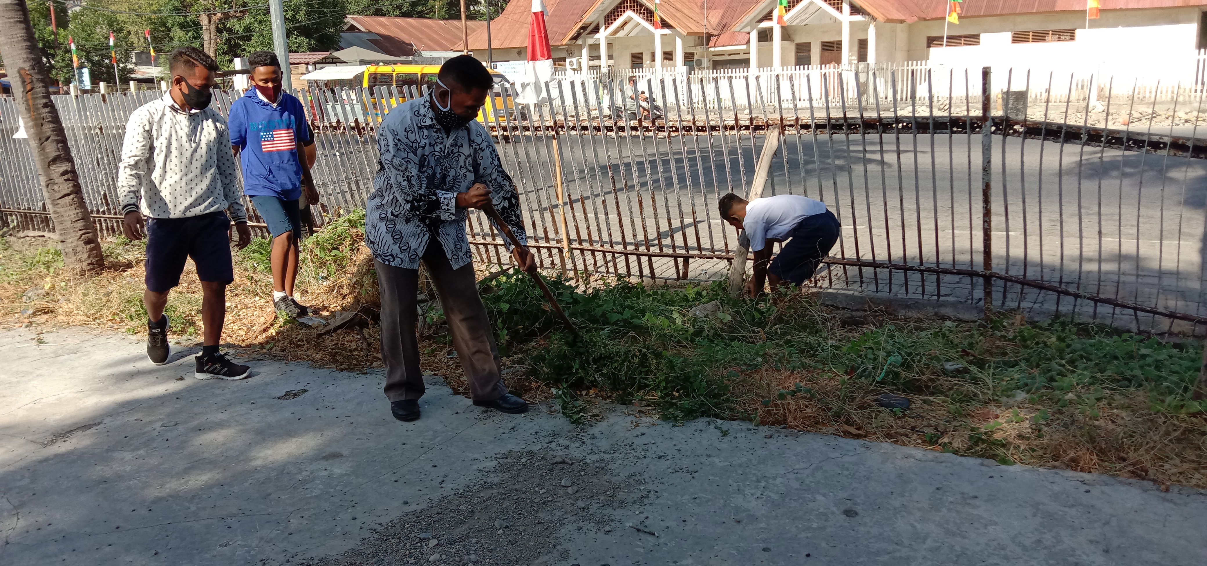 Pembersihan Lingkungan Sekolah