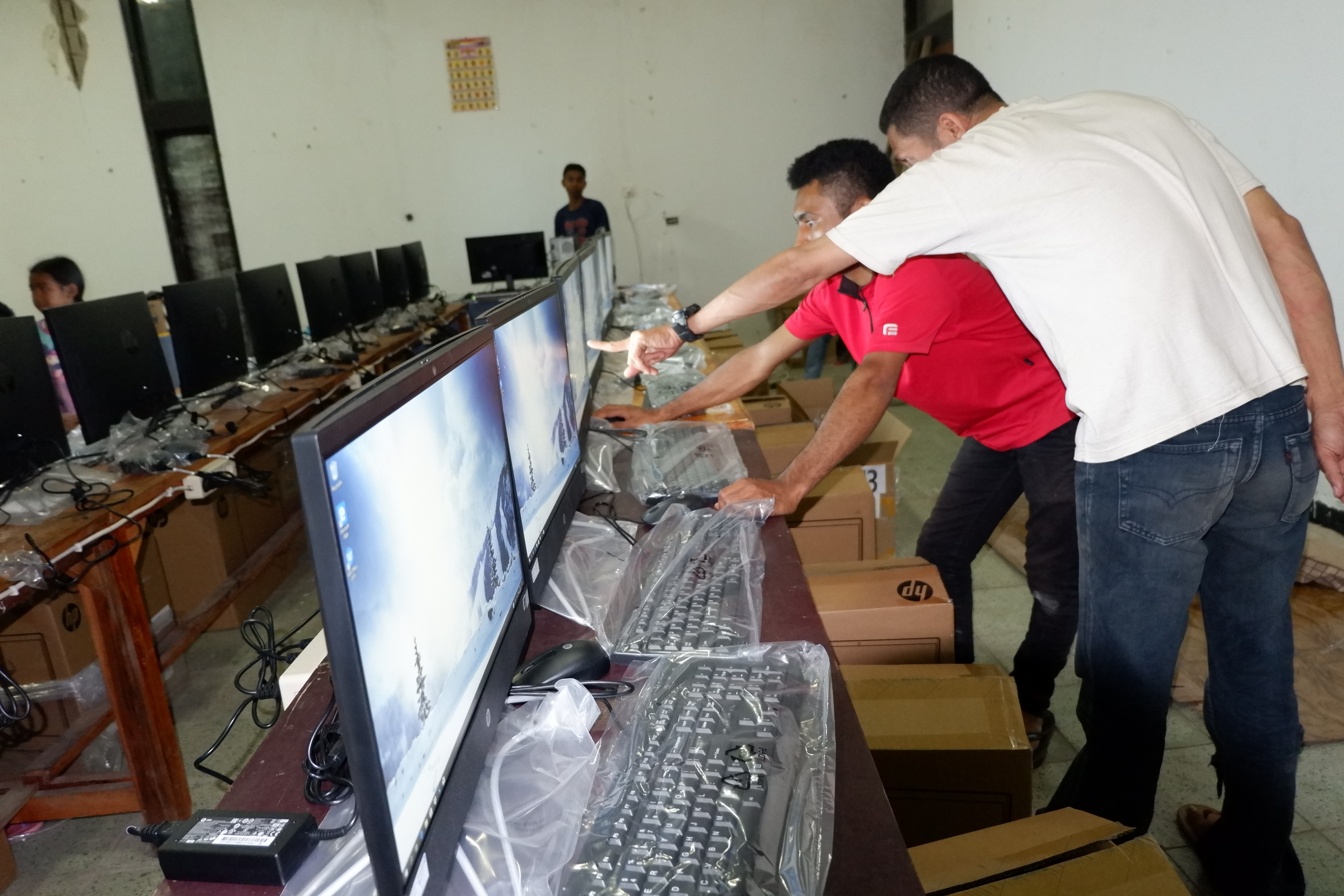 Instalasi Komputer Bantuan Pemerintah Peralatan TIK Tahun 2019 Dalam Persiapan UNBK 2019/2020
