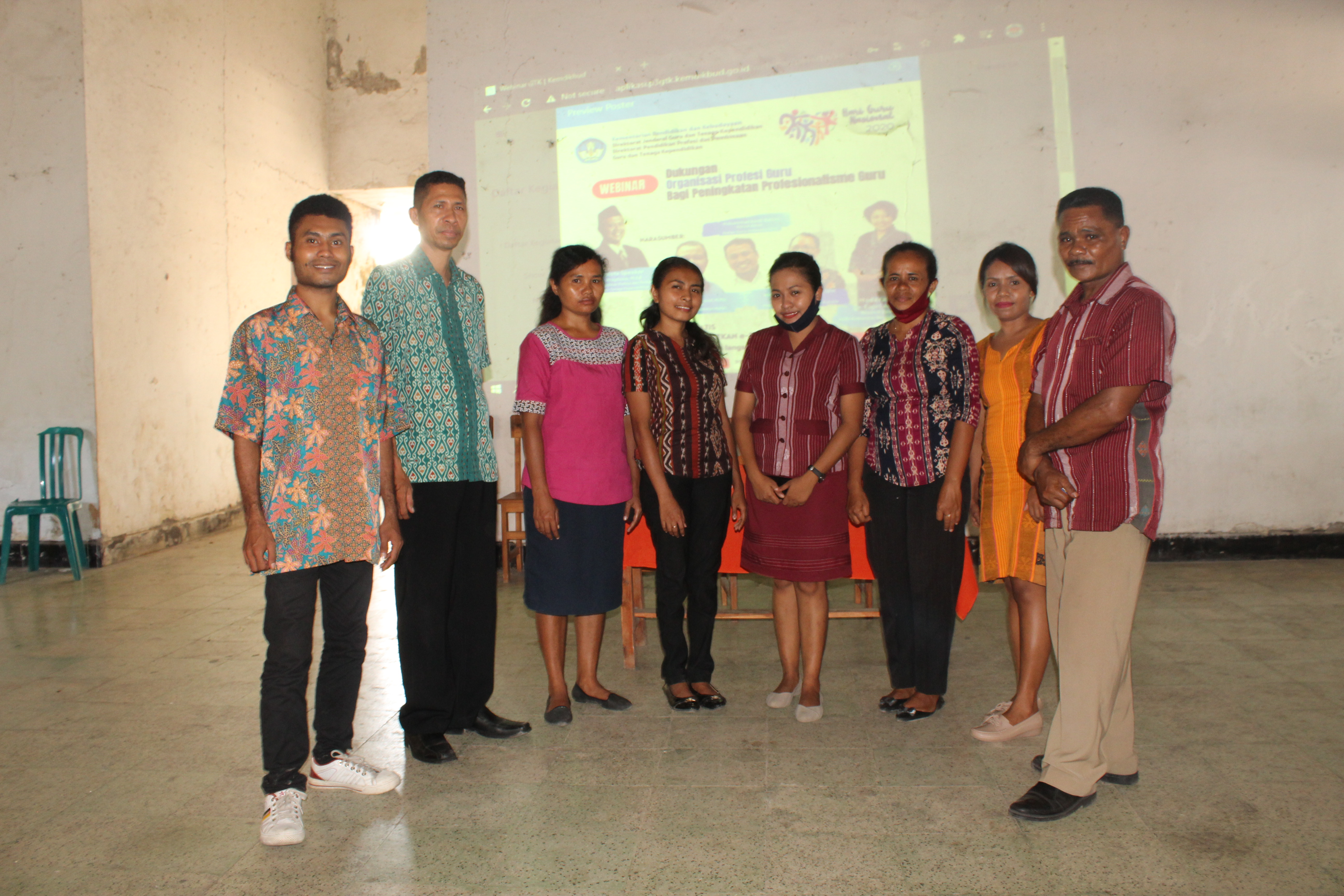KEGIATAN WEBINAR GURU