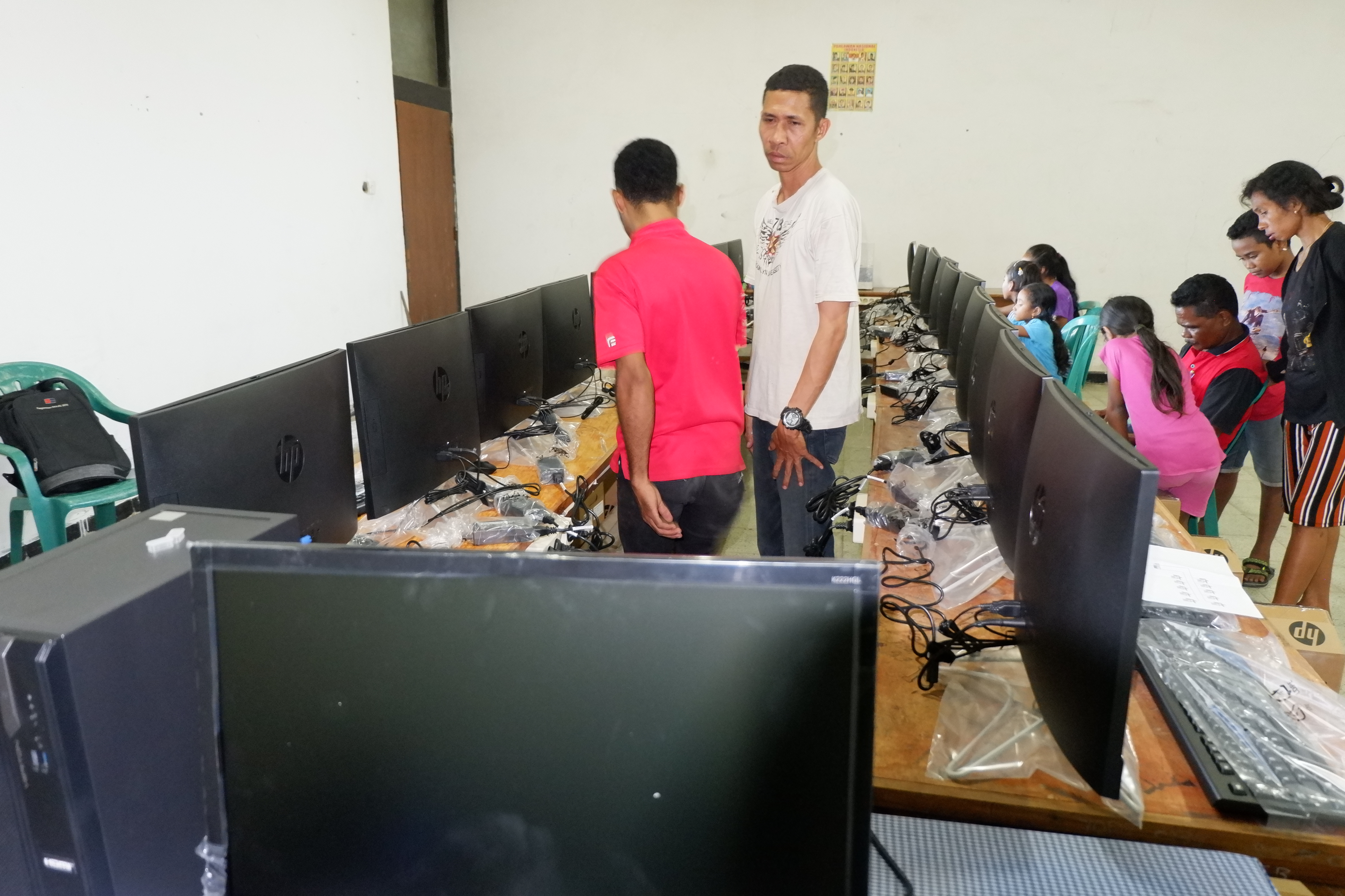 Instalasi Komputer Bantuan Pemerintah Peralatan TIK Tahun 2019 Dalam Persiapan UNBK 2019/2020