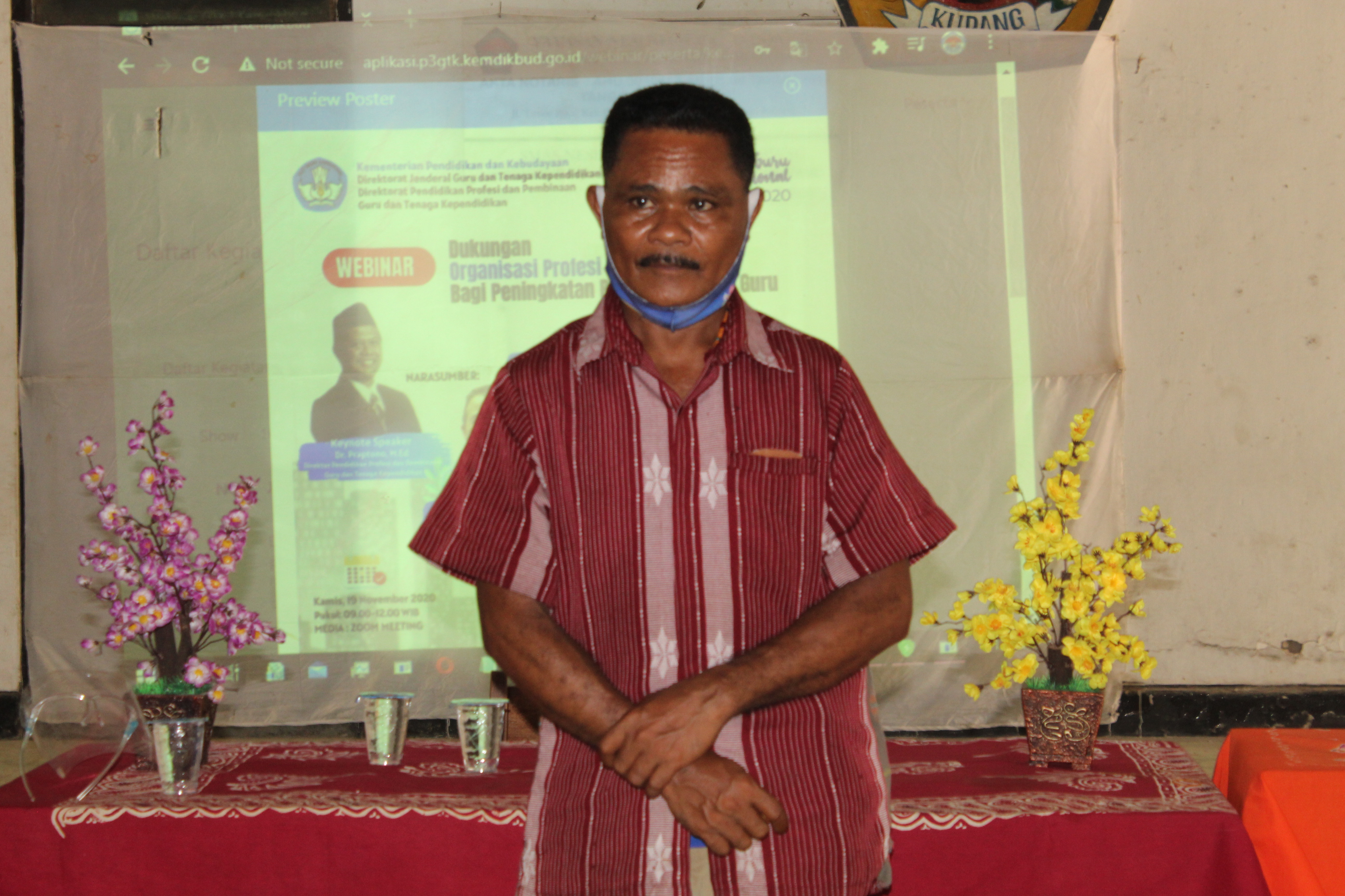 KEGIATAN WEBINAR GURU