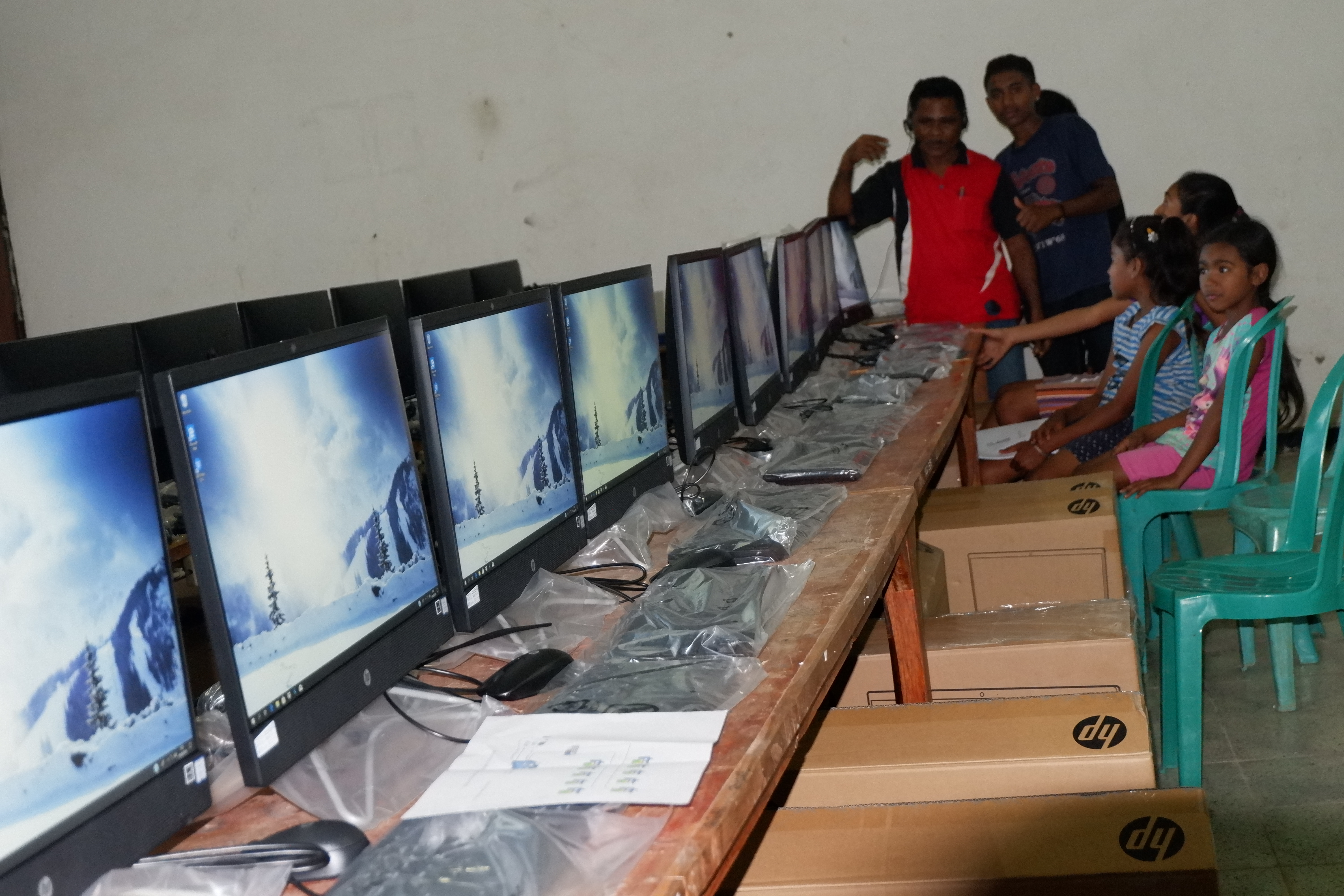 Instalasi Komputer Bantuan Pemerintah Peralatan TIK Tahun 2019 Dalam Persiapan UNBK 2019/2020