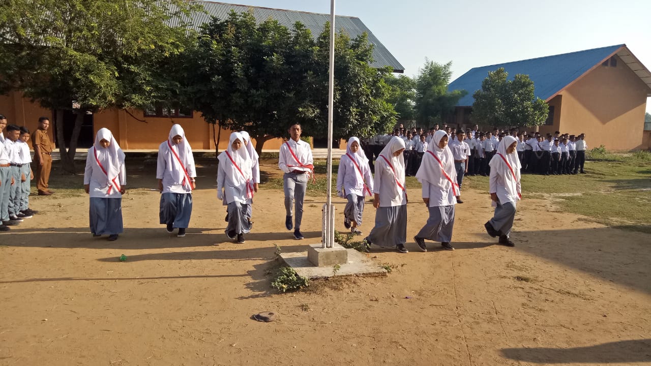 Upacara rutin Setiap Senin