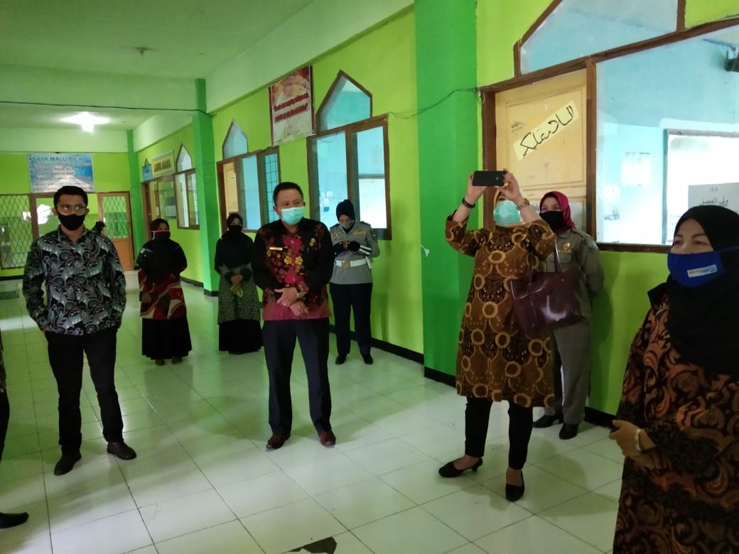 Pemantauan PBM tatap muka oleh Dinas Kota Padang Panjang
