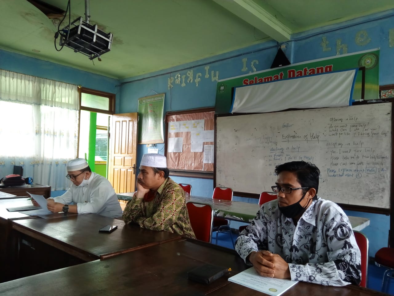 Berdiskusi dengan guru Prakarya, Seni Budaya dan Guru PJOK