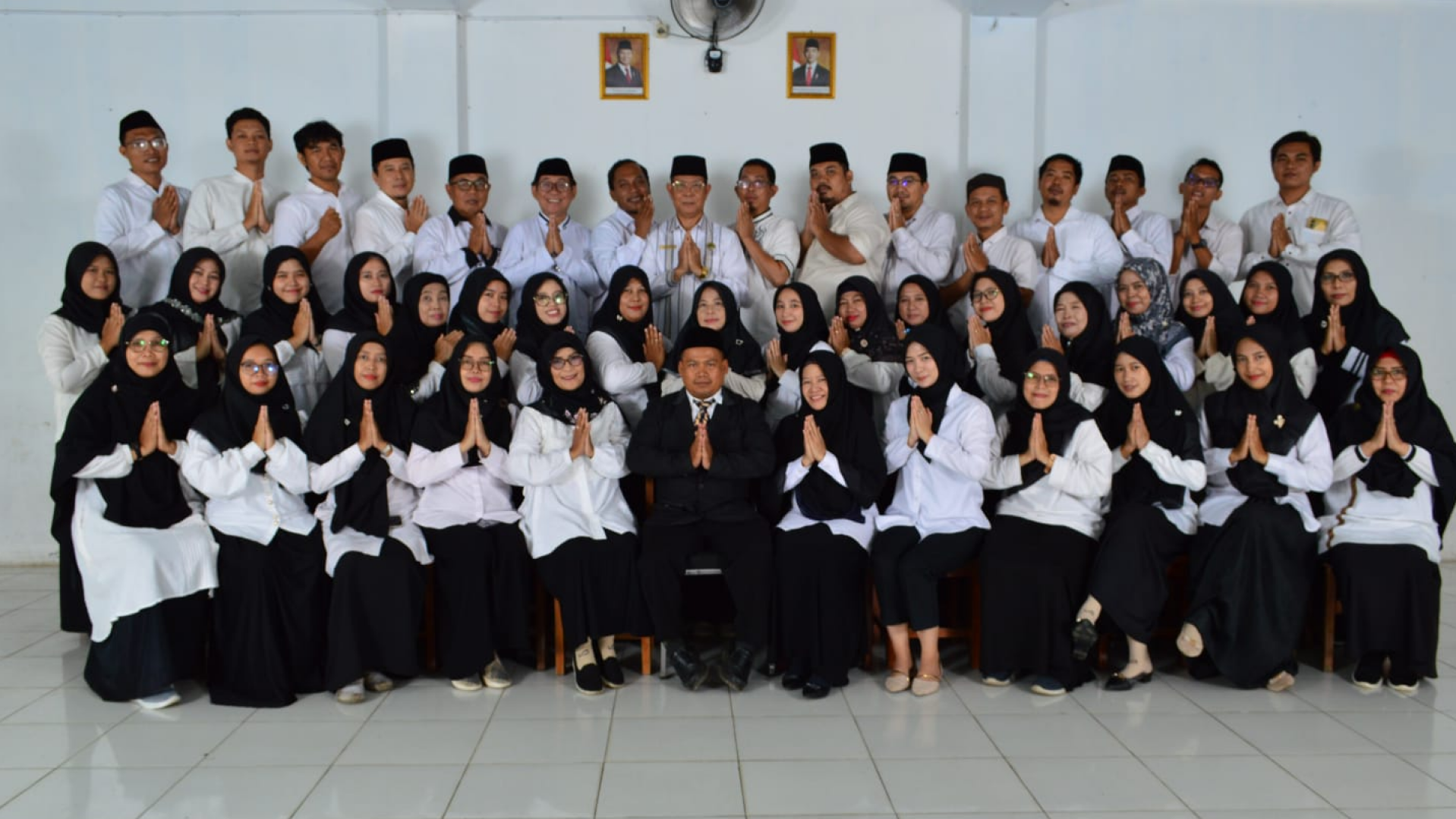 Para dewan guru Smk Al Hidayah Kota Cirebon