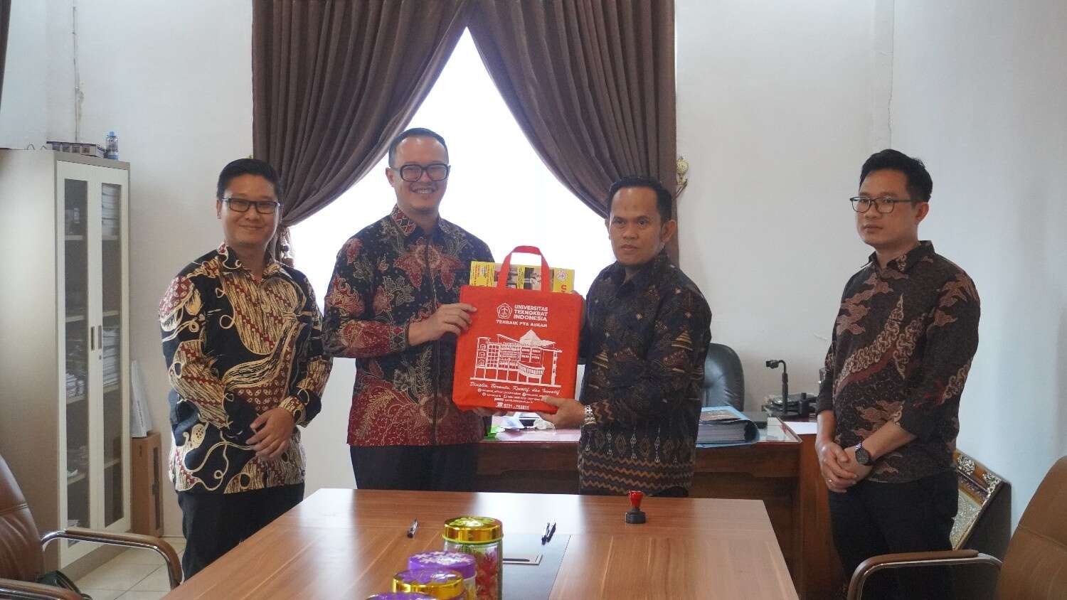 SMK Budi Karya Natar Jalin Kerja Sama Strategis dengan Universitas Teknokrat Indonesia melalui Penandatanganan MoU
