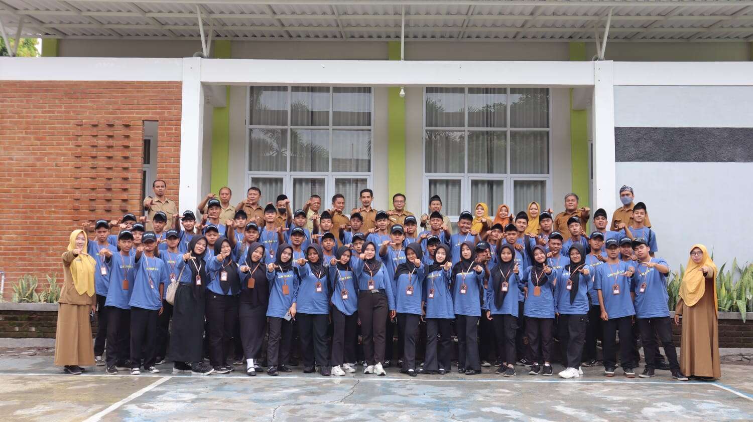 TINGKATKAN MUTU LEWAT PROGRAM KREATIF, SMK NEGERI 1 CERMEE LEPAS SISWA PKL TAHUN 2026