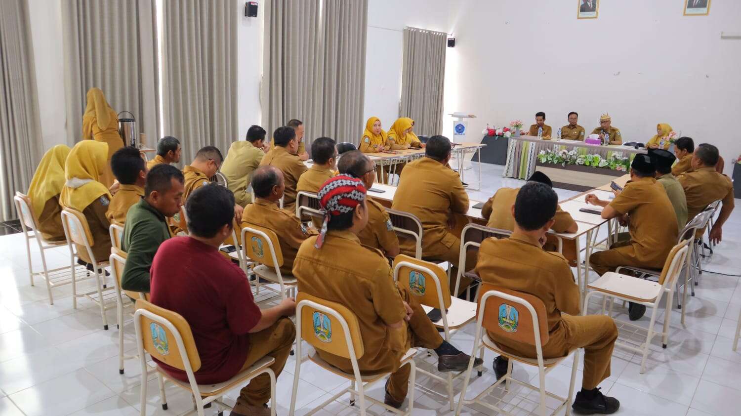 FOKUS DISIPLIN ASN DAN RANCANGAN PEMBELAJARAN MENDALAM, KASI SMK LAKUKAN PEMBINAAN OPERASIONAL KELEMBAGAAN DI SMK NEGERI 1 CERMEE