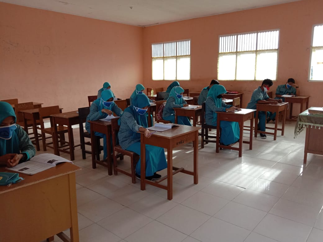 Kegiatan Belajar Mengajar di SMK Negeri 1 Dewantara