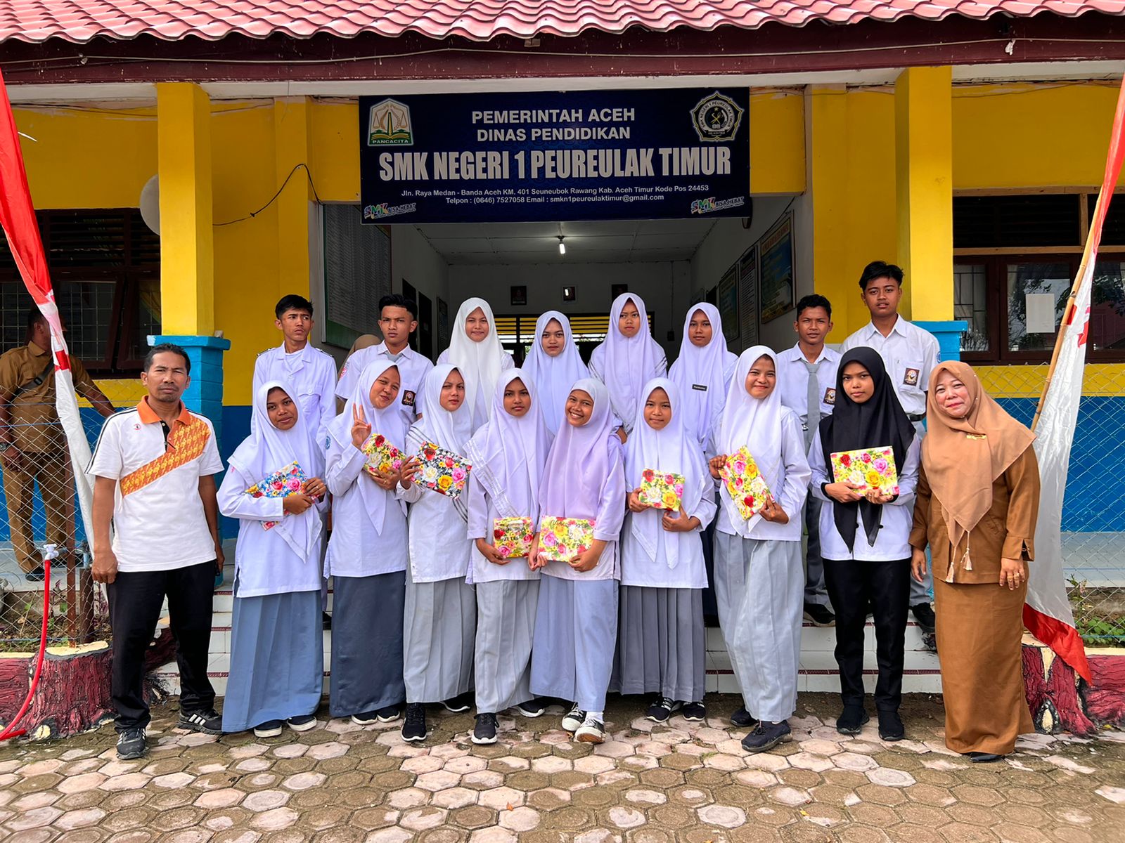 PEMBAGIAN HADIAH ANEKA LOMBA MEMPERINGATAN HUT RI KE 77