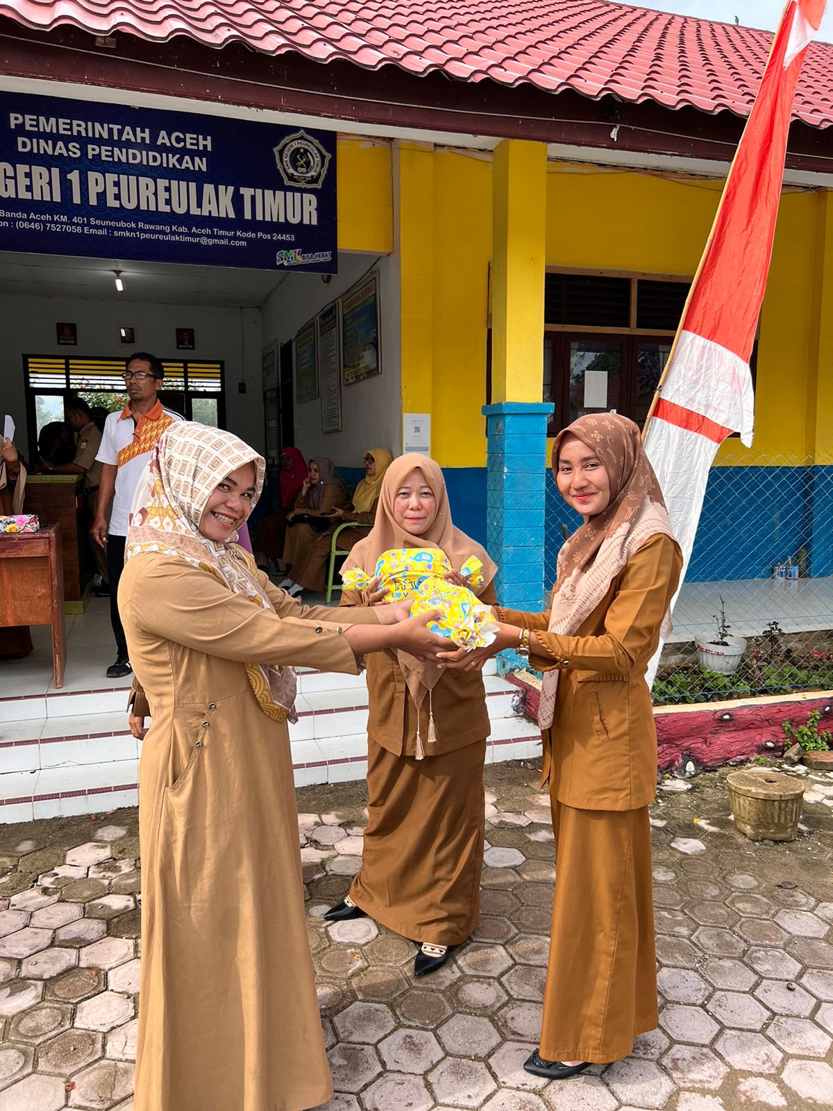 PEMBAGIAN HADIAH ANEKA LOMBA MEMPERINGATAN HUT RI KE 77