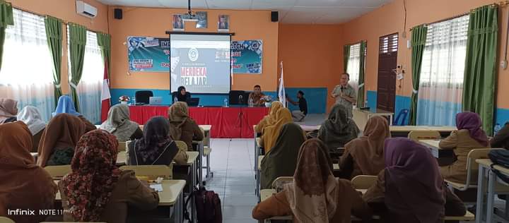 Kegiatan IHT Implementasi Link and Match Penyelarasan Kurikulum Industri pada SMKN 1 Peureulak Timur