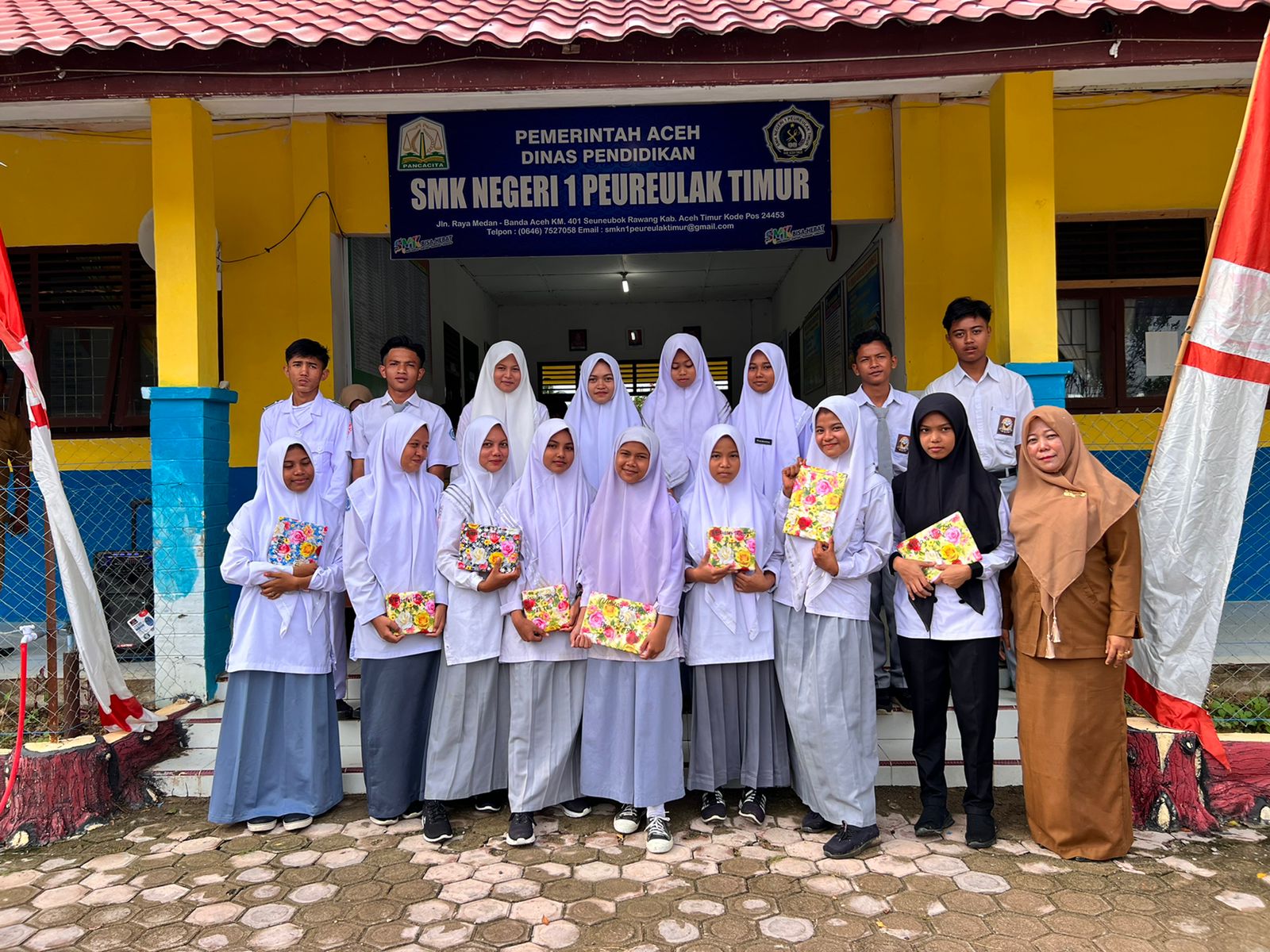 PEMBAGIAN HADIAH ANEKA LOMBA MEMPERINGATAN HUT RI KE 77