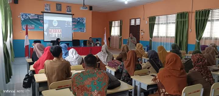 Kegiatan IHT Implementasi Link and Match Penyelarasan Kurikulum Industri pada SMKN 1 Peureulak Timur