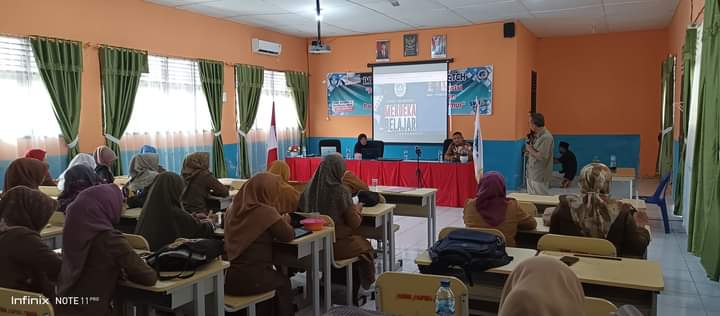 Kegiatan IHT Implementasi Link and Match Penyelarasan Kurikulum Industri pada SMKN 1 Peureulak Timur
