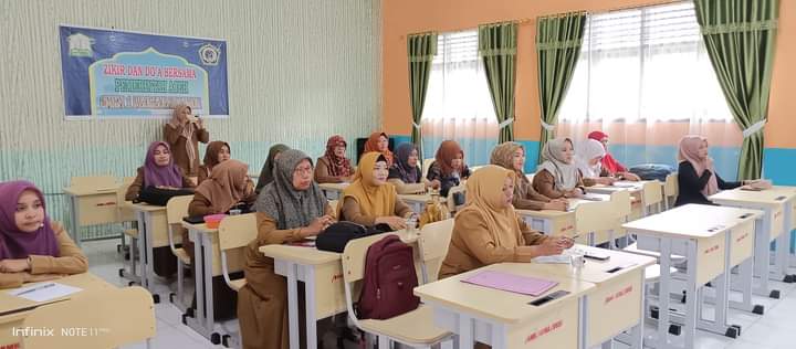 Kegiatan IHT Implementasi Link and Match Penyelarasan Kurikulum Industri pada SMKN 1 Peureulak Timur