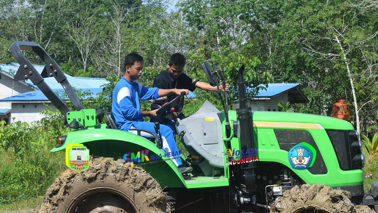 PELATIHAN TRAKTOR COE AGRIBISNIS TANAMAN PERKEBUNAN
