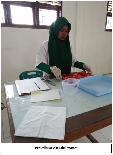 Kegiatan Praktik Menanam oleh siswa siswi