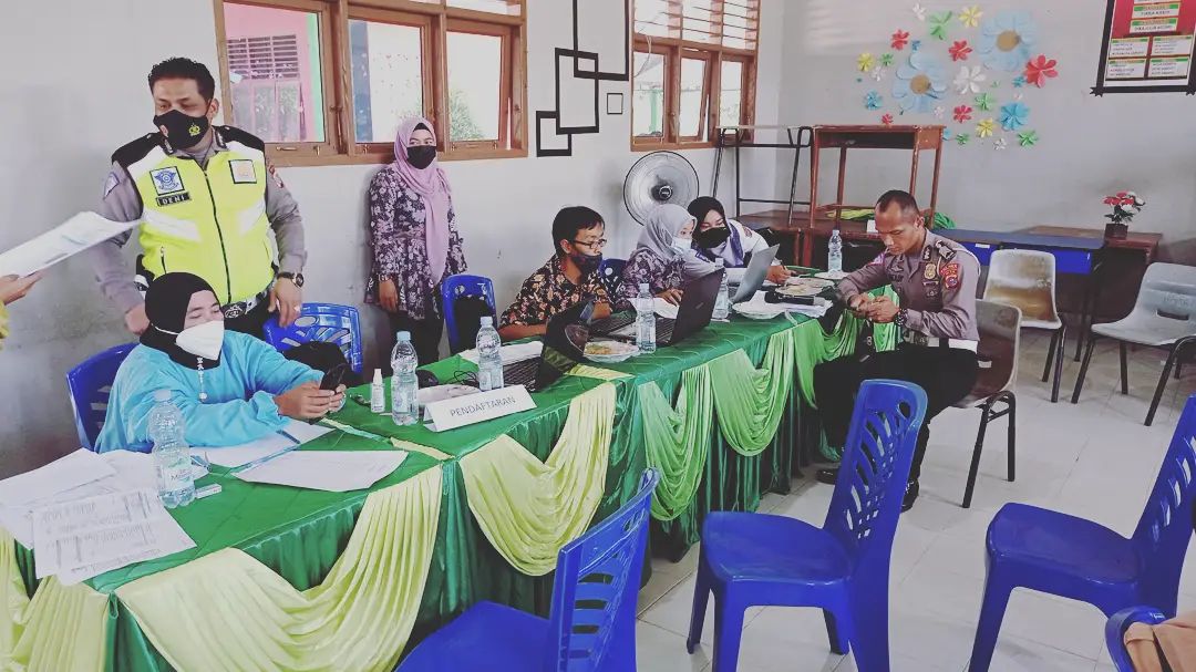Kegiatan Vaksin bersama Puskesmas Ujungbatu dan Polsek Ujungbatu